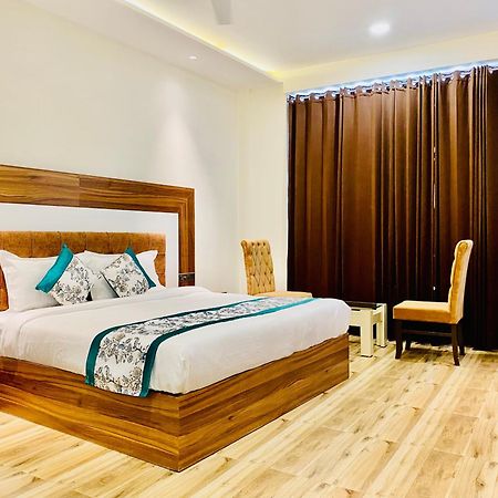 אמריצר Hotel White House 350 Mtr From Golden Temple מראה חיצוני תמונה