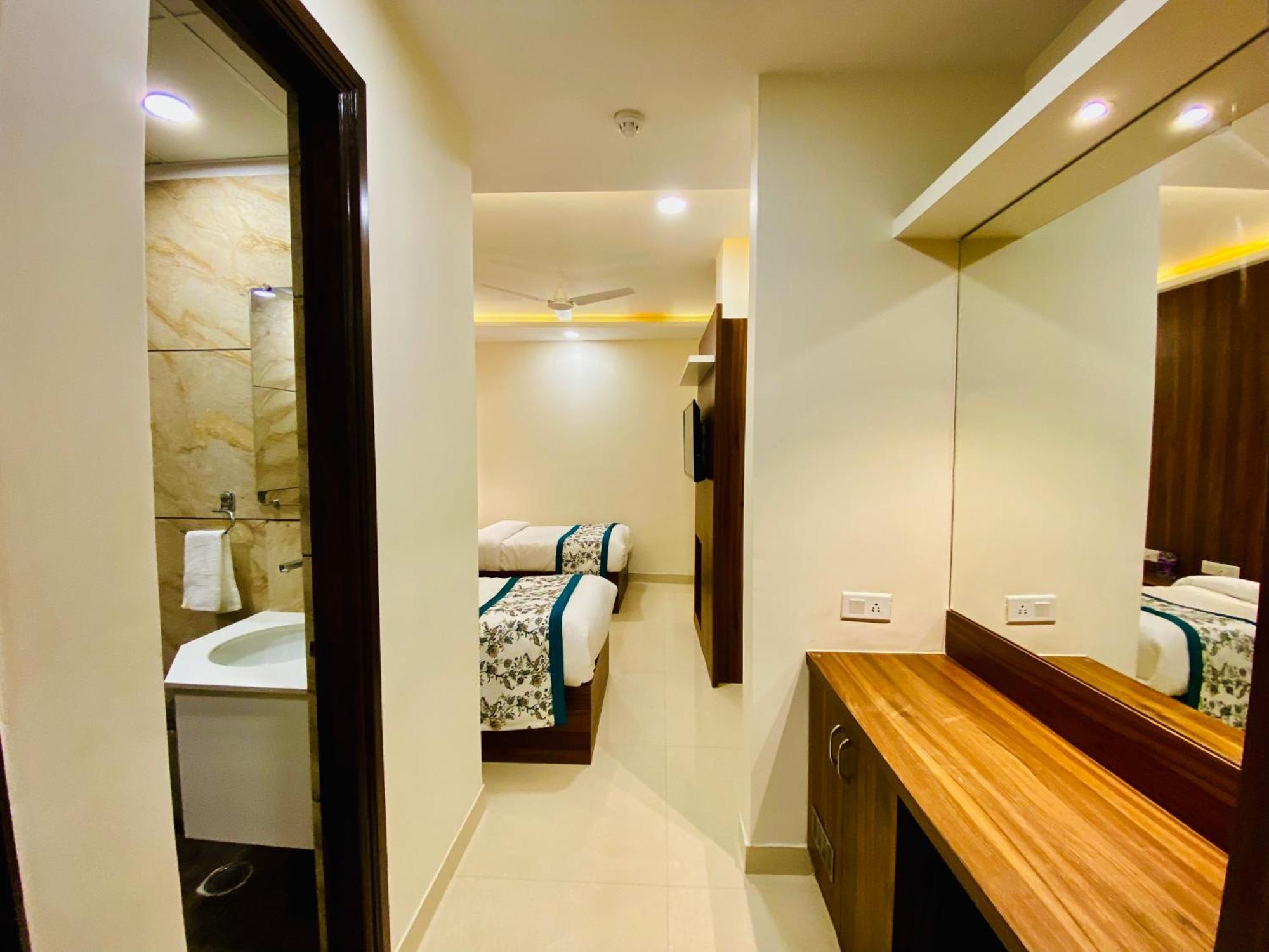 אמריצר Hotel White House 350 Mtr From Golden Temple מראה חיצוני תמונה