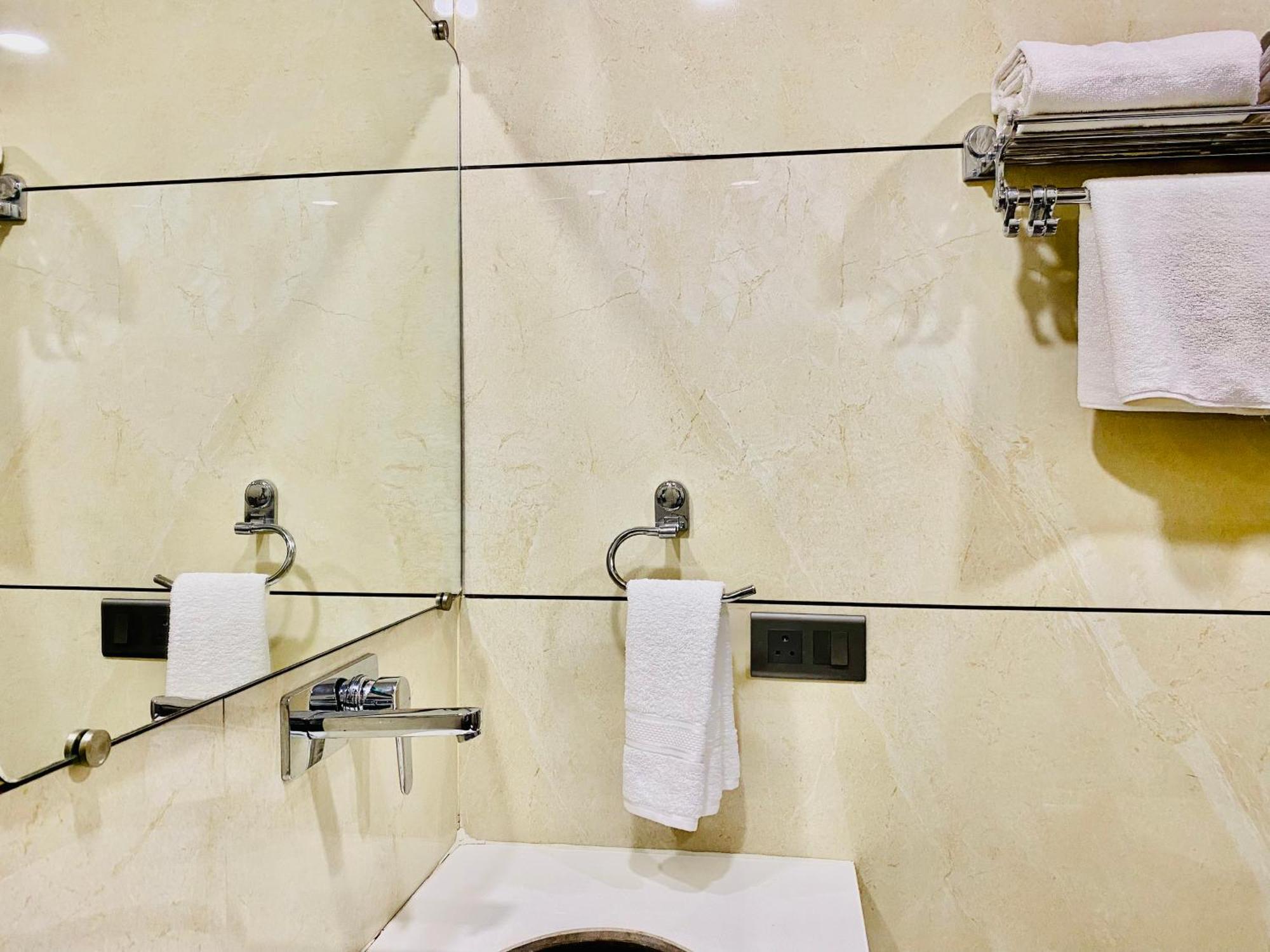 אמריצר Hotel White House 350 Mtr From Golden Temple מראה חיצוני תמונה