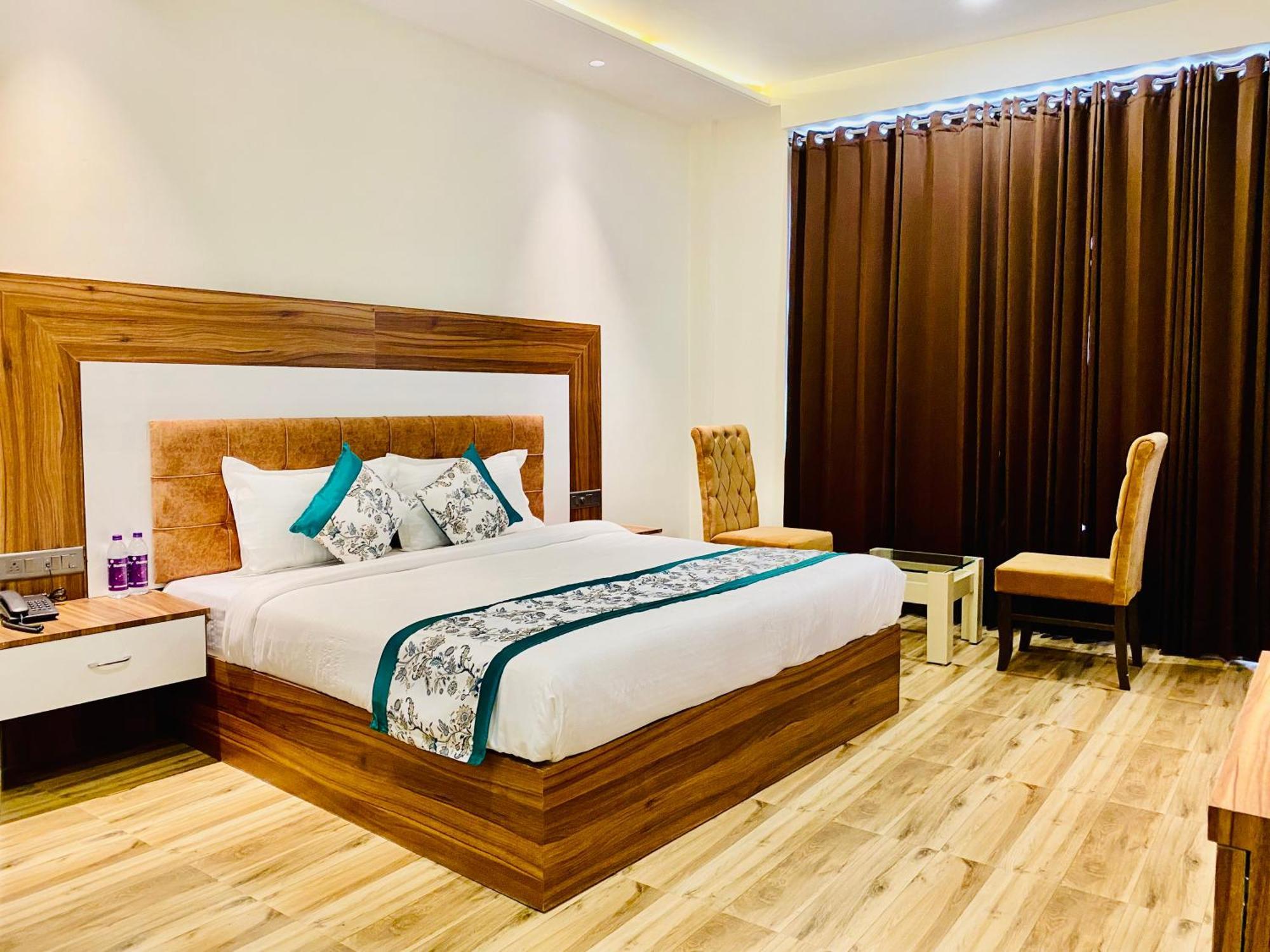 אמריצר Hotel White House 350 Mtr From Golden Temple מראה חיצוני תמונה