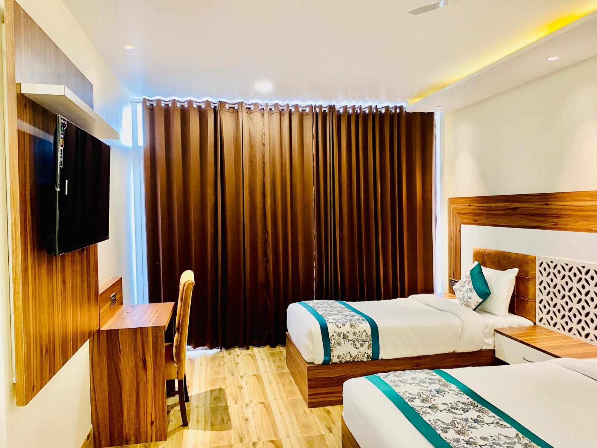 אמריצר Hotel White House 350 Mtr From Golden Temple מראה חיצוני תמונה