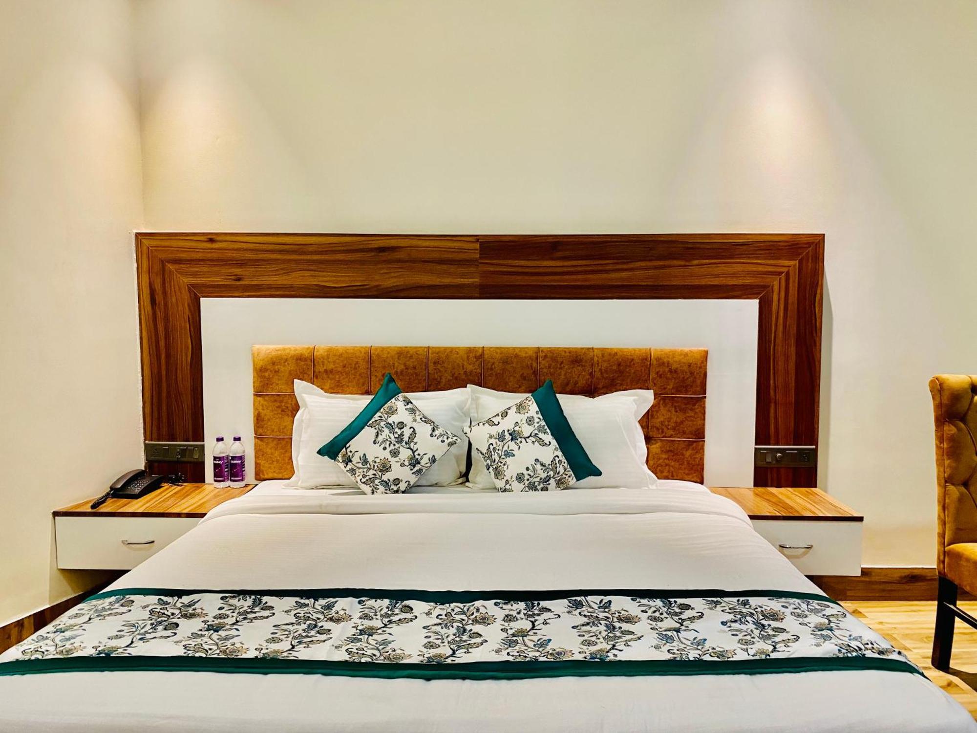 אמריצר Hotel White House 350 Mtr From Golden Temple מראה חיצוני תמונה