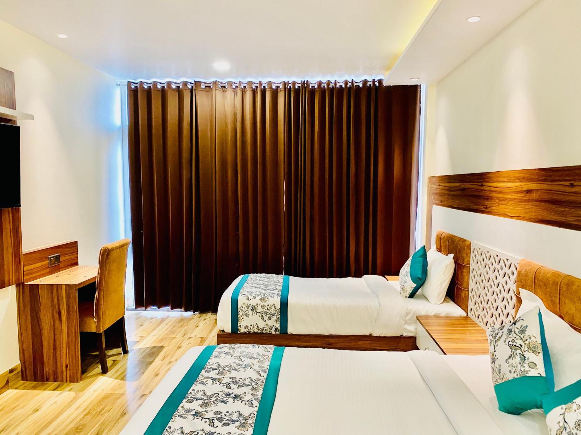 אמריצר Hotel White House 350 Mtr From Golden Temple מראה חיצוני תמונה