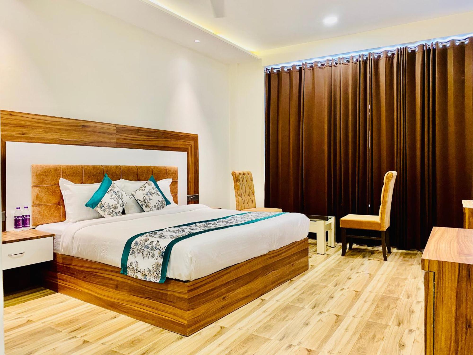 אמריצר Hotel White House 350 Mtr From Golden Temple מראה חיצוני תמונה