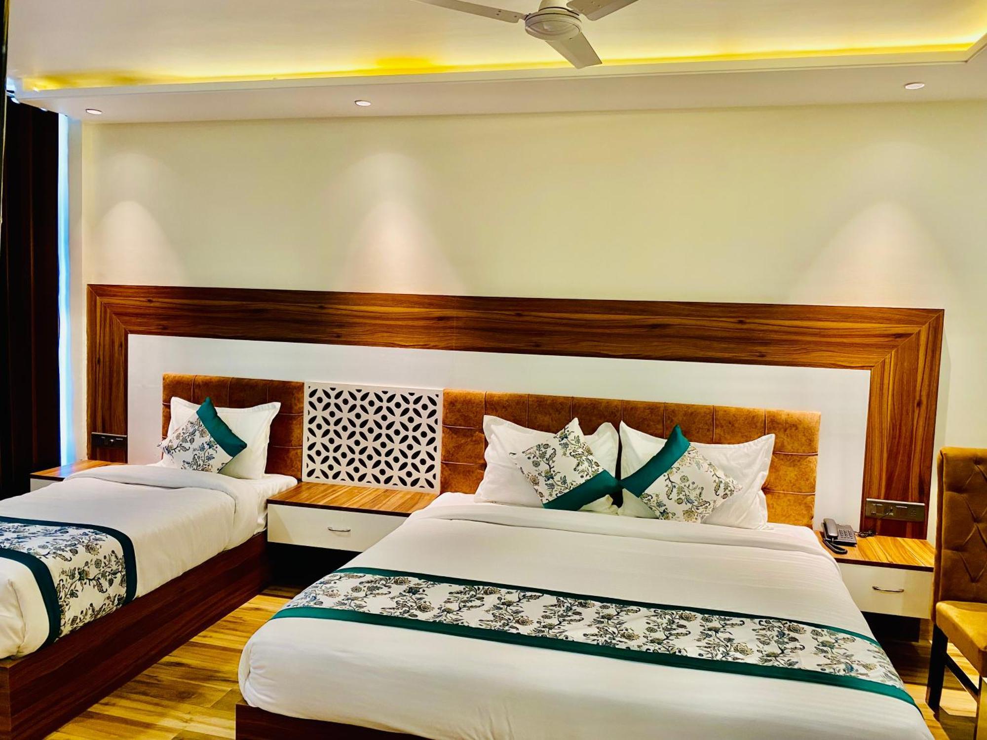אמריצר Hotel White House 350 Mtr From Golden Temple מראה חיצוני תמונה