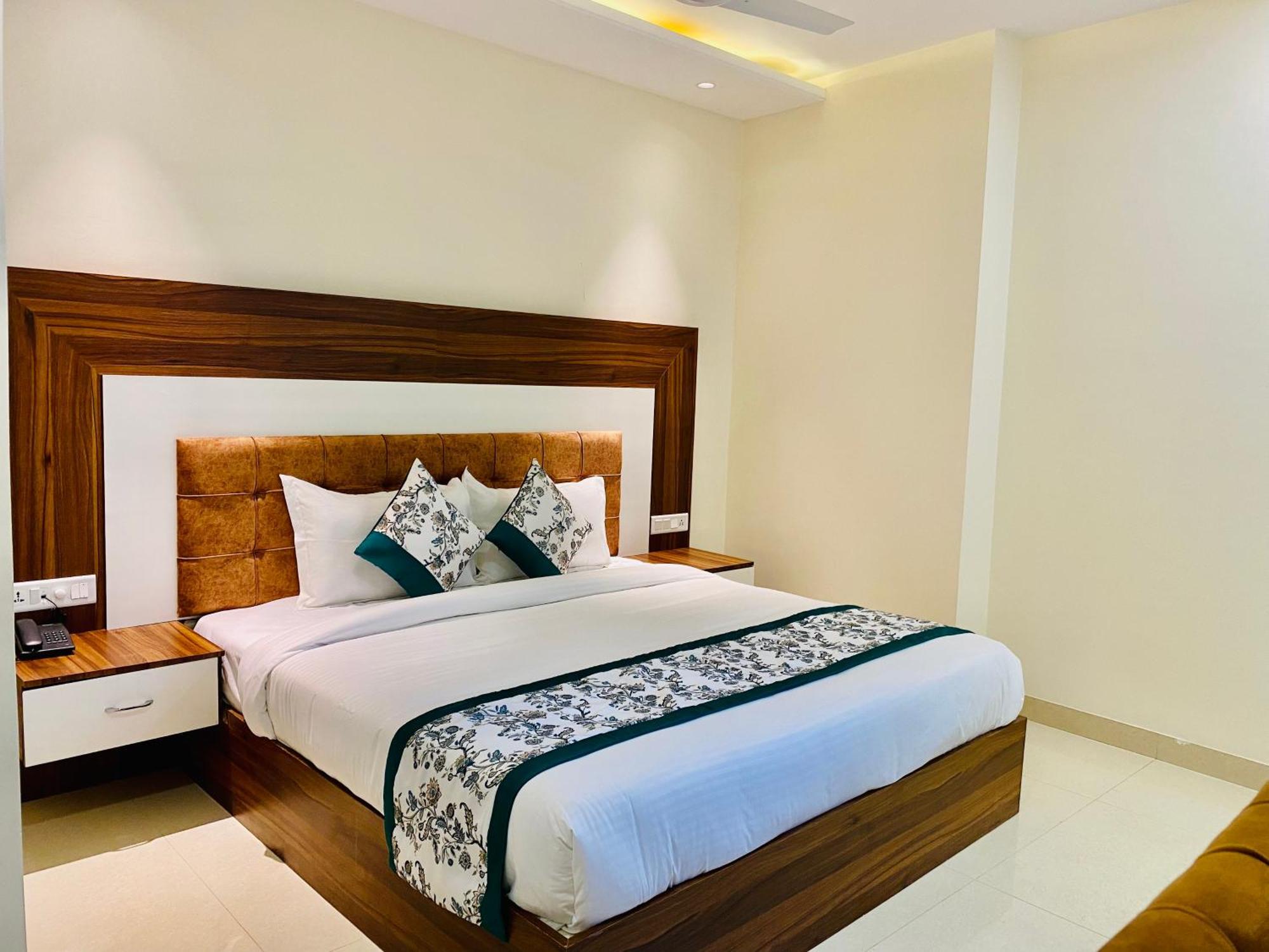 אמריצר Hotel White House 350 Mtr From Golden Temple מראה חיצוני תמונה