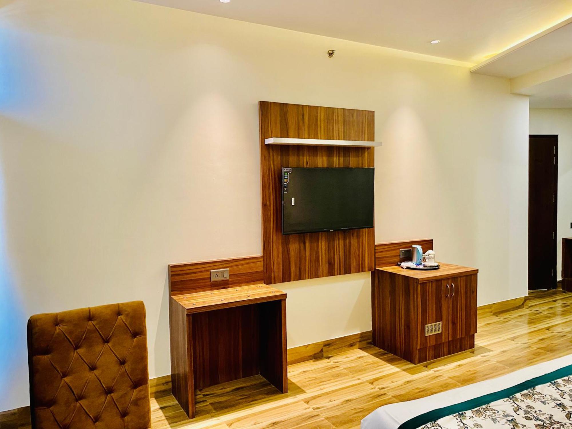 אמריצר Hotel White House 350 Mtr From Golden Temple מראה חיצוני תמונה