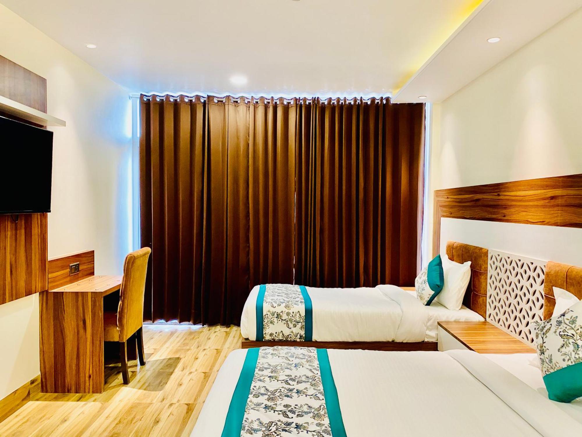 אמריצר Hotel White House 350 Mtr From Golden Temple מראה חיצוני תמונה