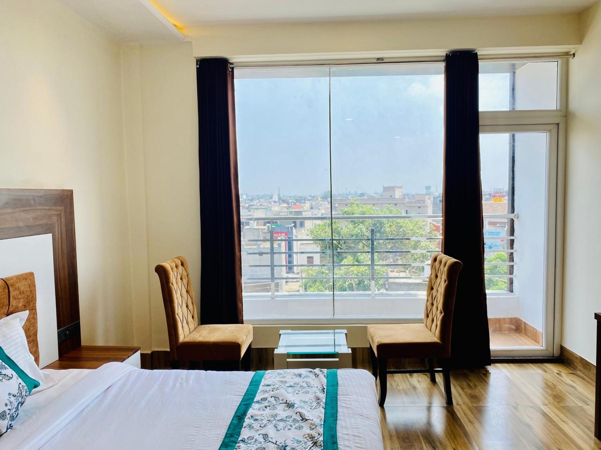 אמריצר Hotel White House 350 Mtr From Golden Temple מראה חיצוני תמונה
