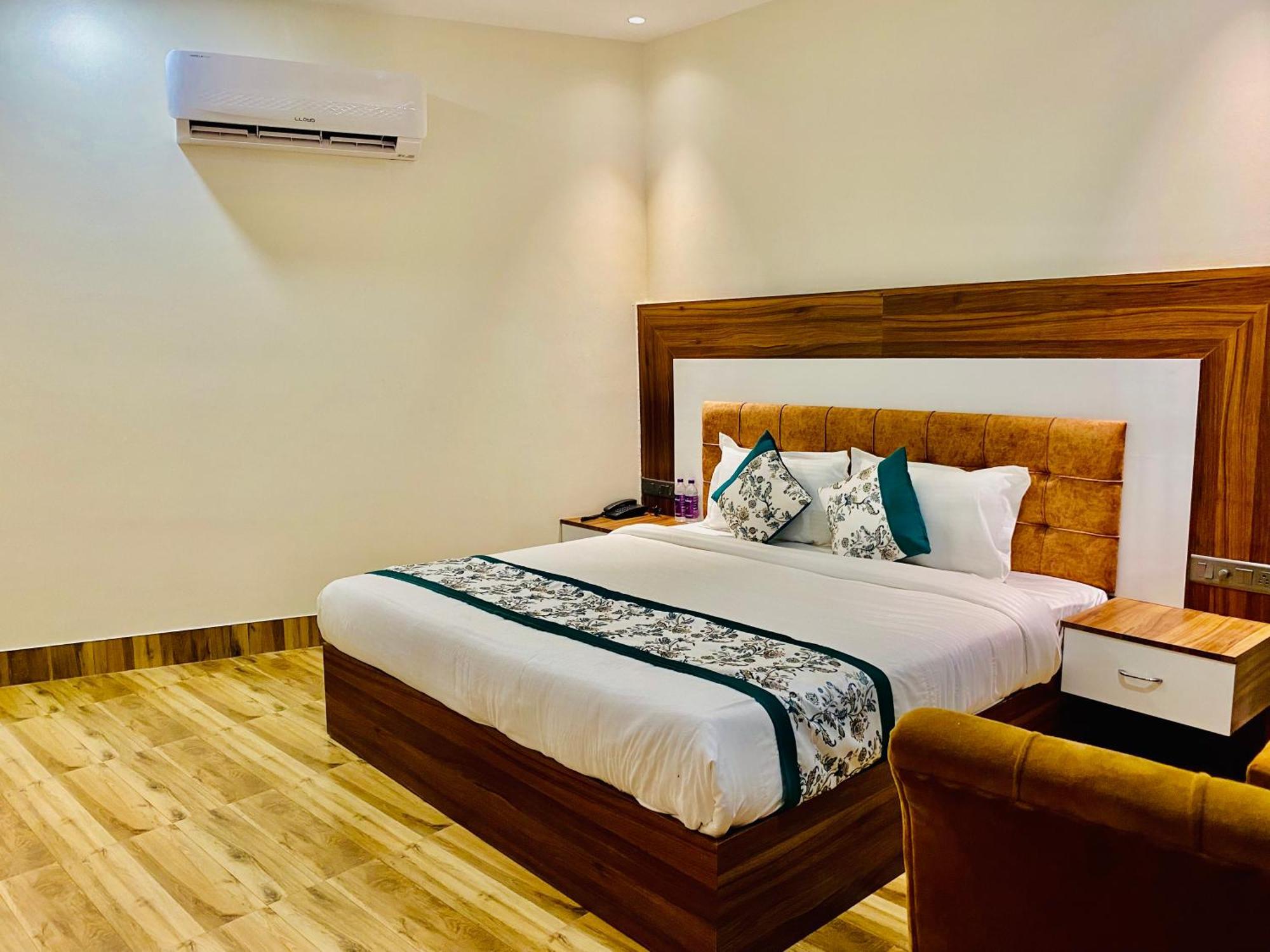 אמריצר Hotel White House 350 Mtr From Golden Temple מראה חיצוני תמונה