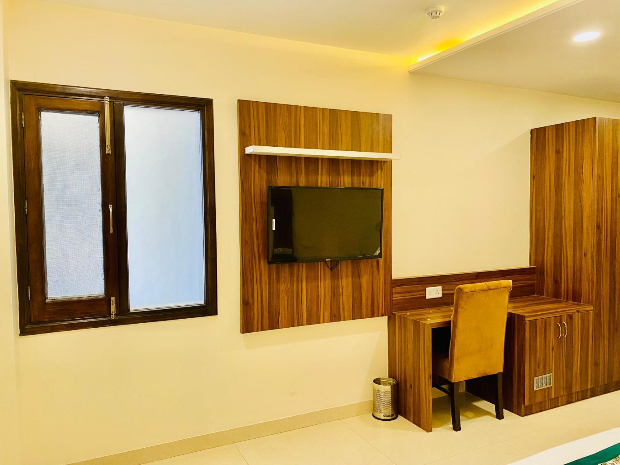 אמריצר Hotel White House 350 Mtr From Golden Temple מראה חיצוני תמונה