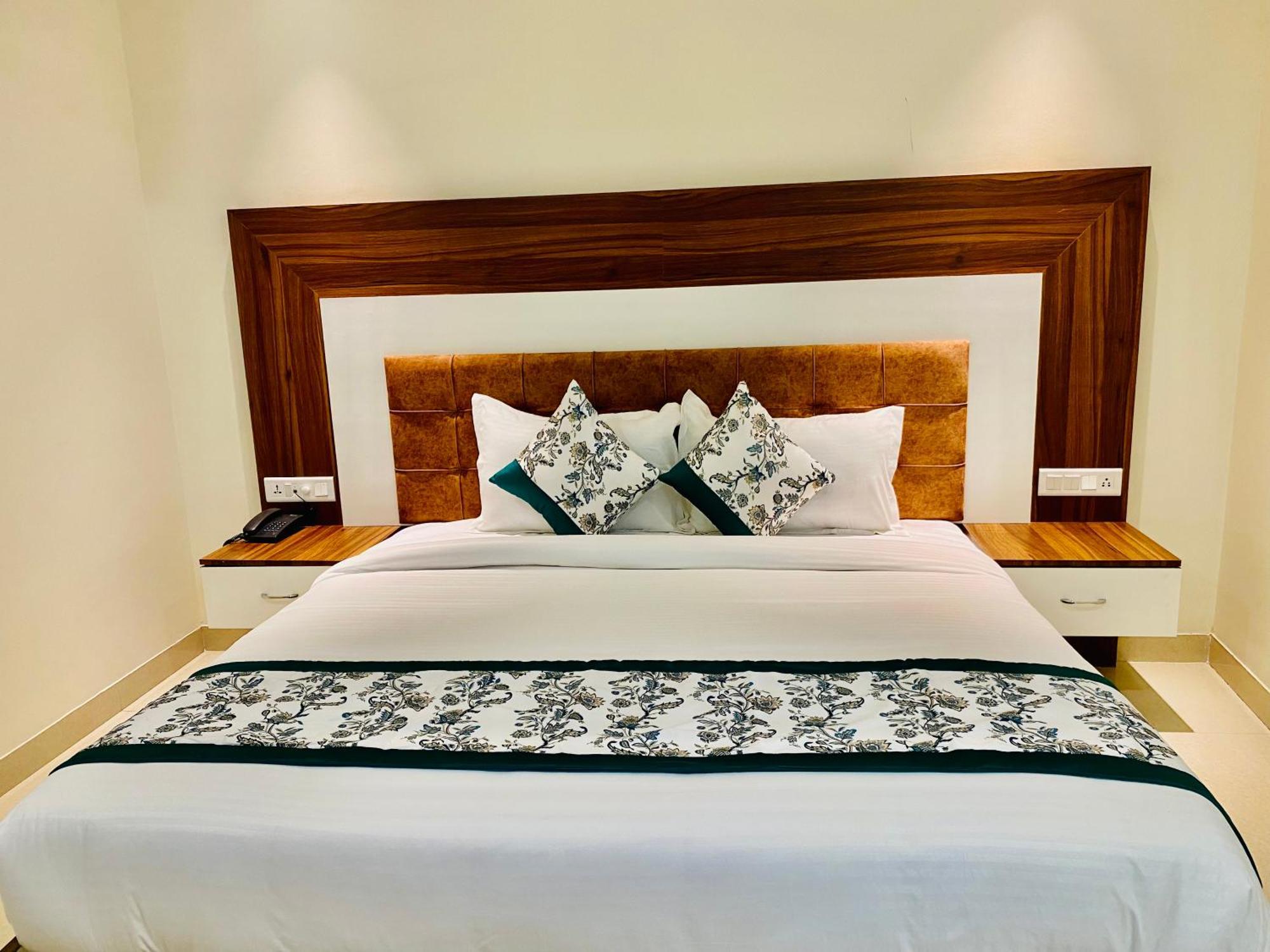אמריצר Hotel White House 350 Mtr From Golden Temple מראה חיצוני תמונה